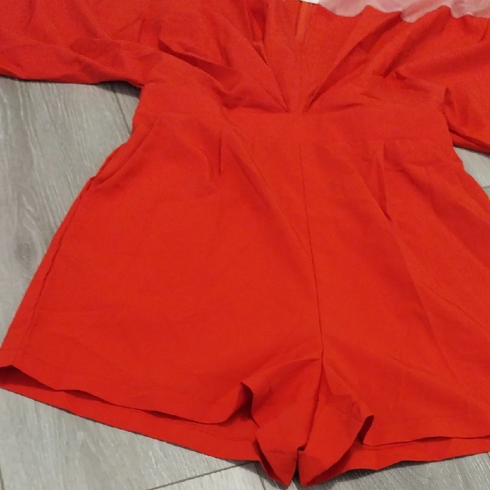 Chic Red Romper with Flared Sleeves - Picture 7 of 13